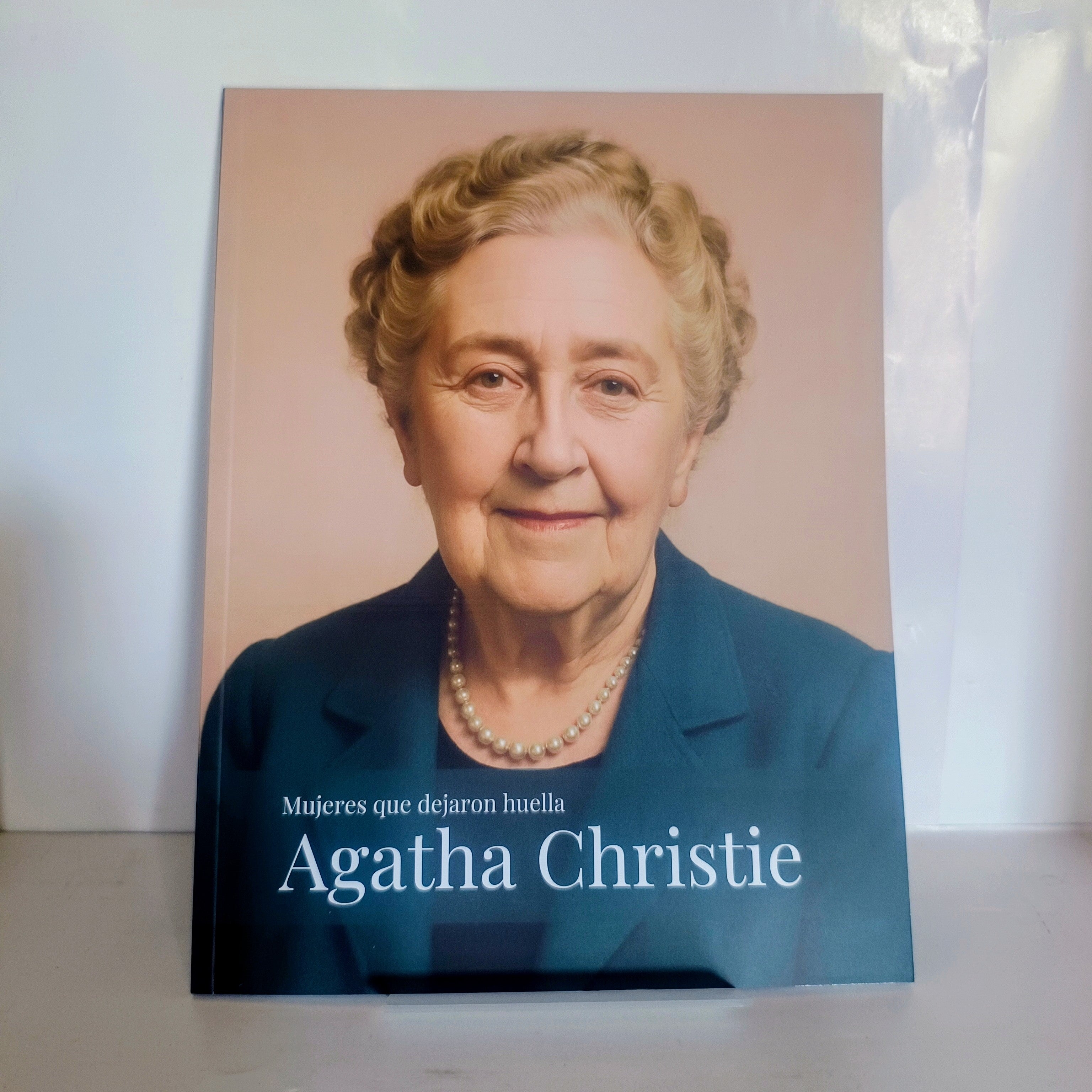 AGATHA CHRISTIE