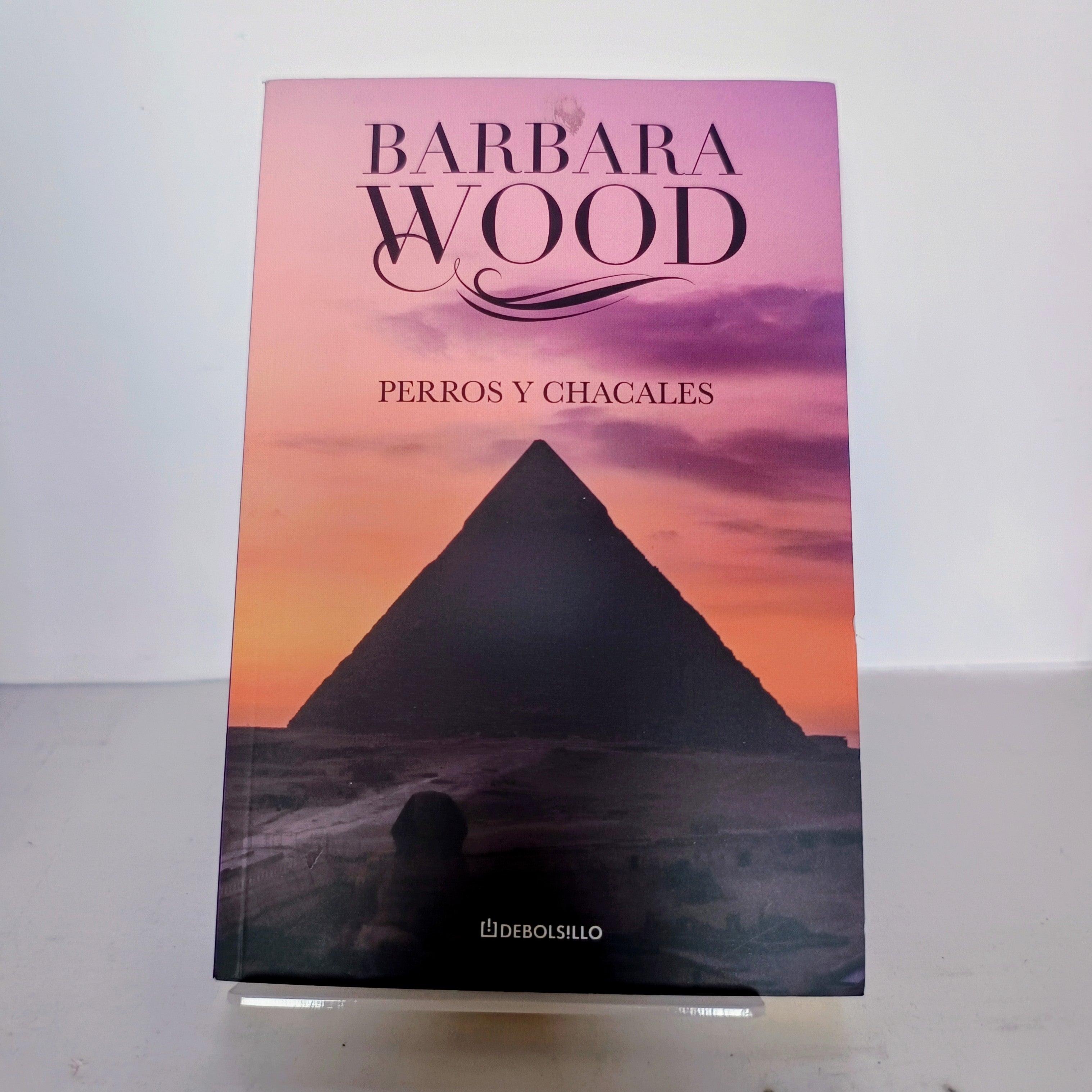 PERROS Y CHACALES BARBARA WOOD